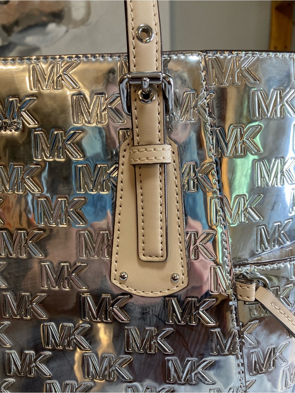 Michael Kors Voyager Large Silver Patent Logo Debossed East - West Tote Bag NWOT - Picture 6 of 16